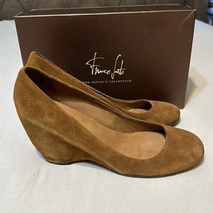 Like-new Franco Sarto The Artist’s Collection camel/brown wedge round-toe heel